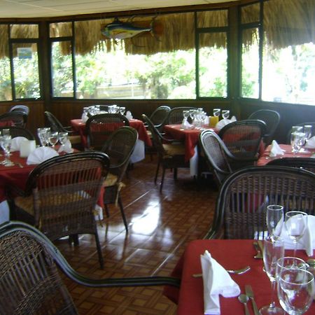 Hotel Mansion Del Rio Rio Dulce Town Esterno foto