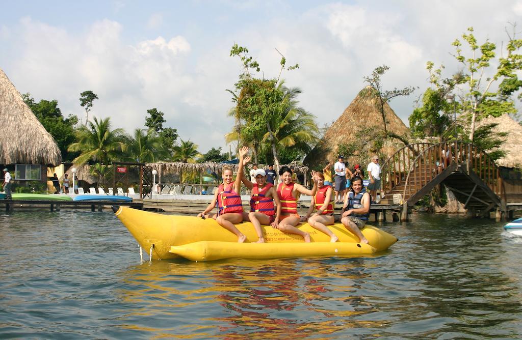 Hotel Mansion Del Rio Rio Dulce Town Esterno foto