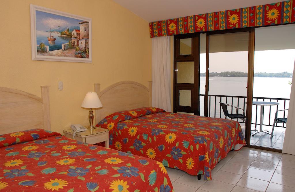 Hotel Mansion Del Rio Rio Dulce Town Camera foto