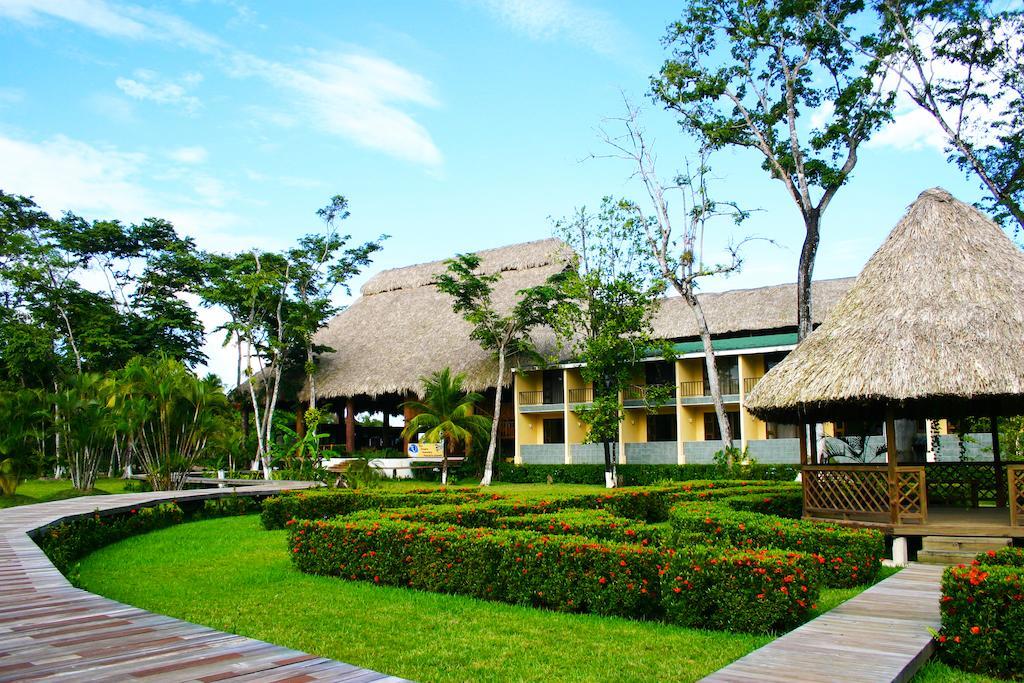 Hotel Mansion Del Rio Rio Dulce Town Esterno foto