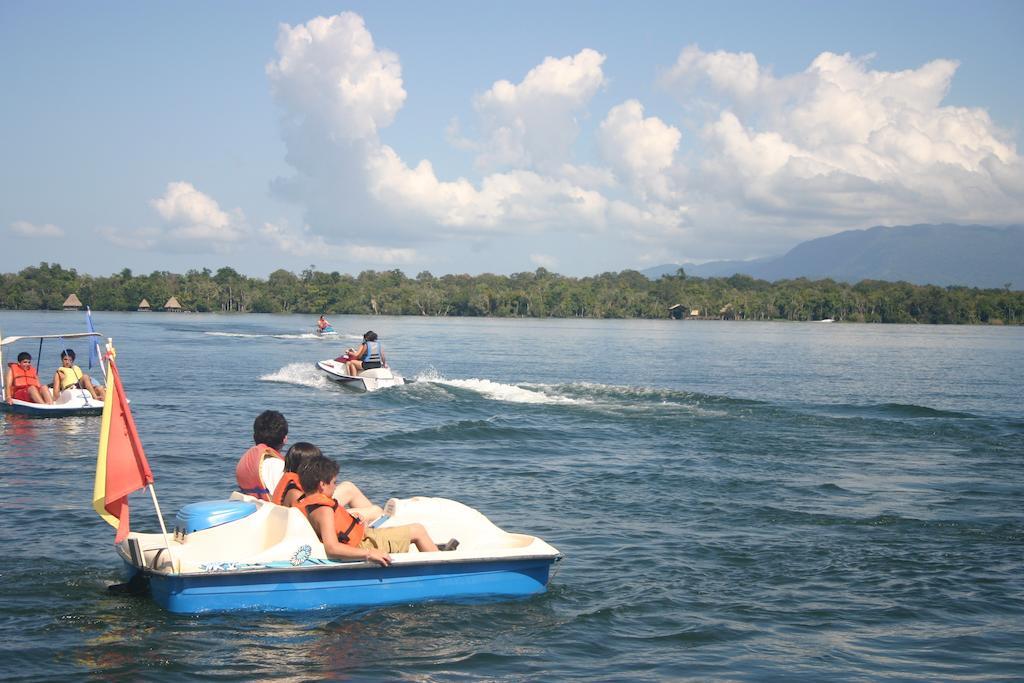 Hotel Mansion Del Rio Rio Dulce Town Esterno foto