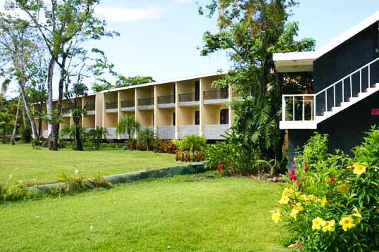Hotel Mansion Del Rio Rio Dulce Town Esterno foto
