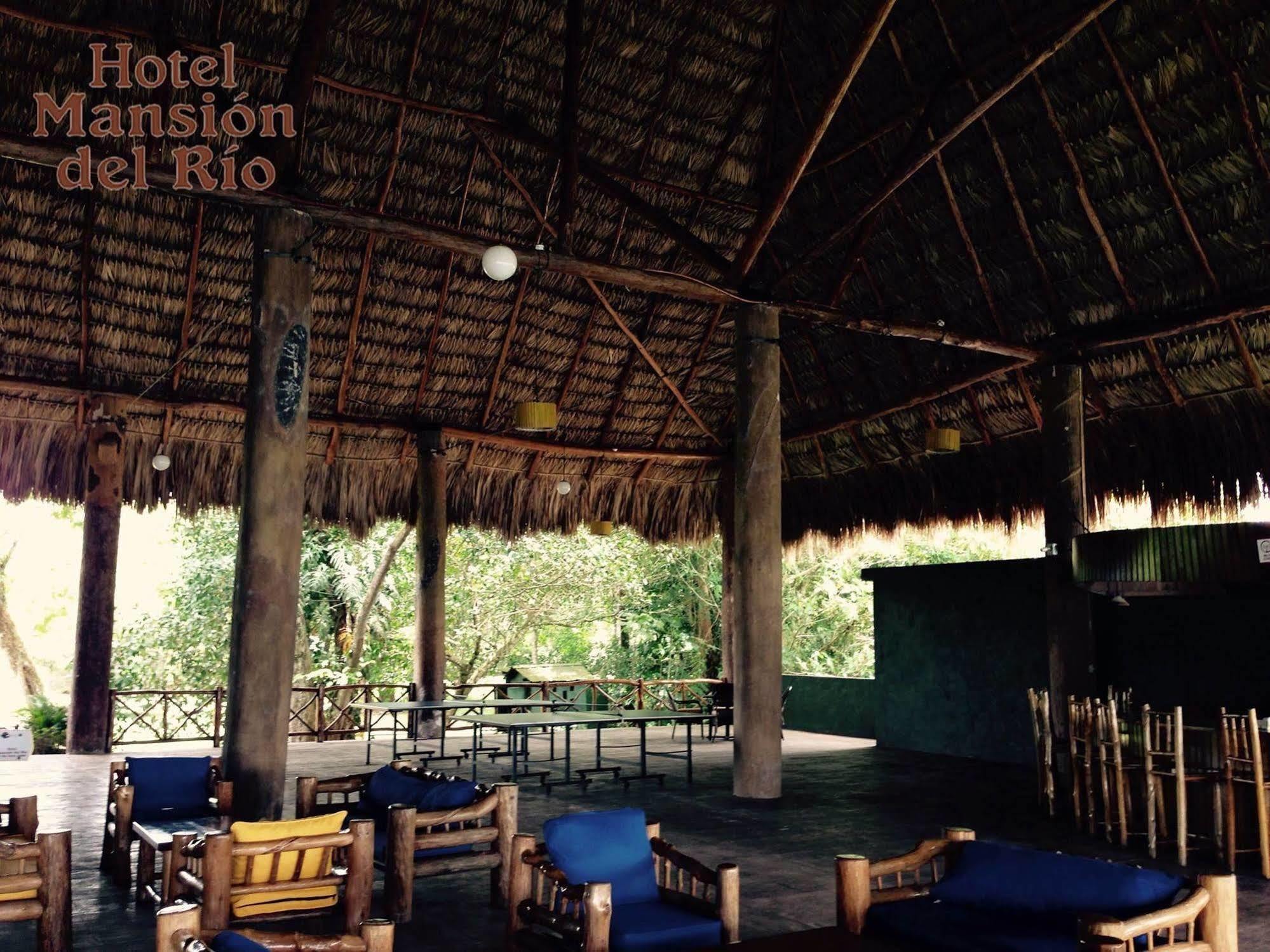 Hotel Mansion Del Rio Rio Dulce Town Esterno foto