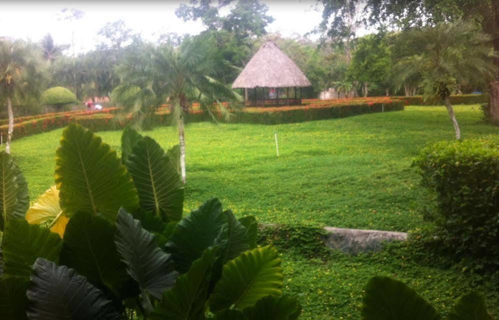 Hotel Mansion Del Rio Rio Dulce Town Esterno foto