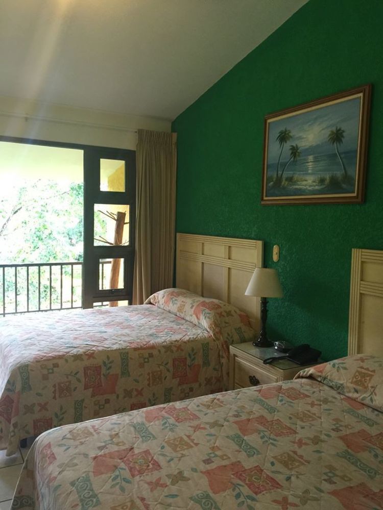 Hotel Mansion Del Rio Rio Dulce Town Esterno foto