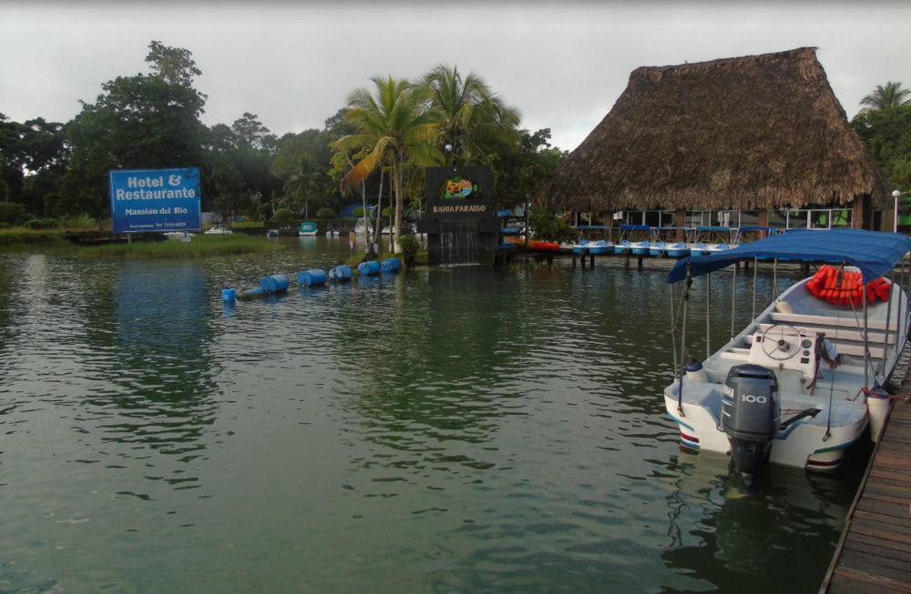 Hotel Mansion Del Rio Rio Dulce Town Esterno foto