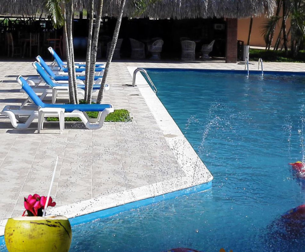 Hotel Mansion Del Rio Rio Dulce Town Esterno foto